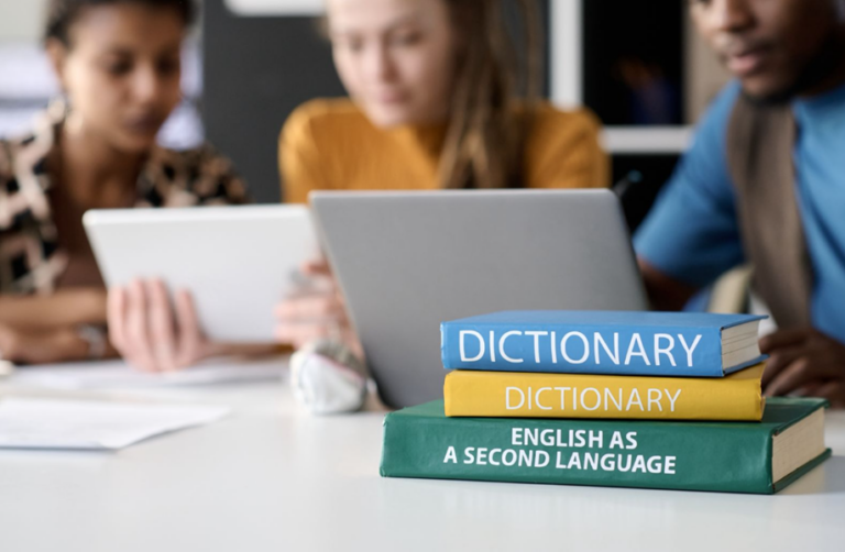 Estudo mostra que falar mais de um idioma desacelera o envelhecimento