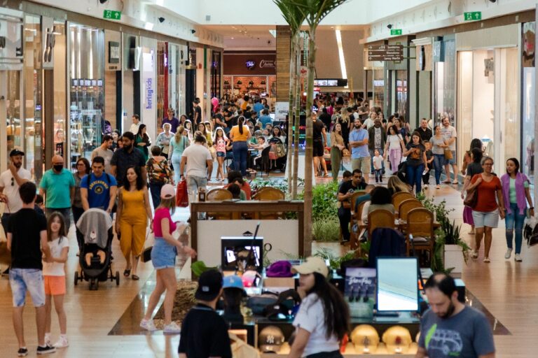 Uberlândia Shopping realiza Liquida Tudo com descontos de até 80%