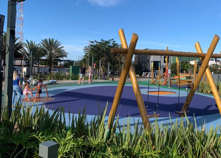 Uberlândia ganha praça moderna e interativa