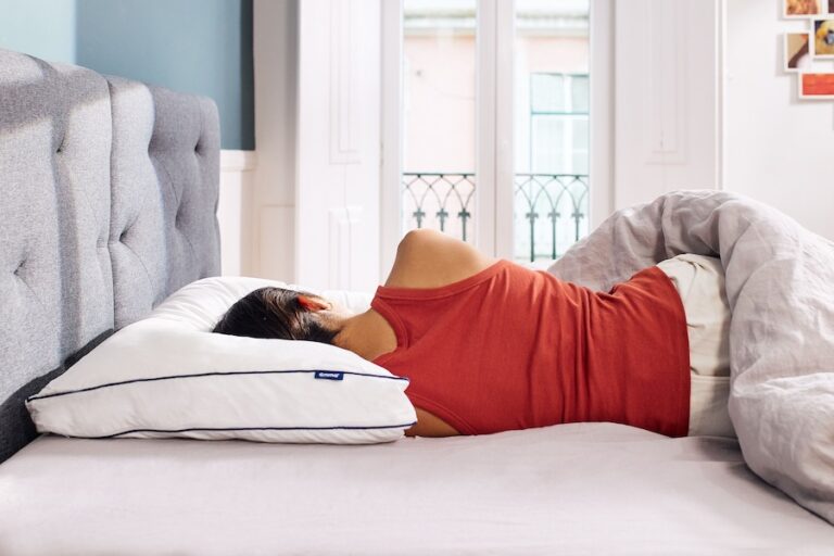 Por que o verão atrapalha o sono? Veja como dormir melhor