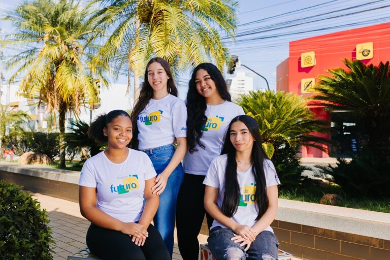 Oportunidade de desenvolvimento para jovens: inscrições abertas para formação do Instituto Algar que prepara para o mercado de trabalho