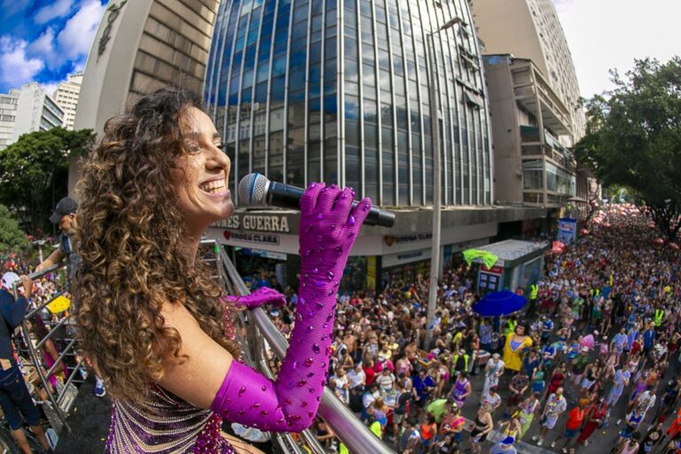 Carnaval Vila da Serra 2026 reúne gigantes da folia mineira em três dias de festa para toda a família em Nova Lima