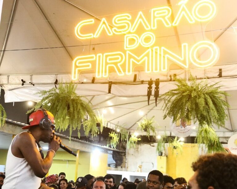 Câmara do Rio aprova Medalha Pedro Ernesto para o Casarão do Firmino, reduto do samba na Lapa.
