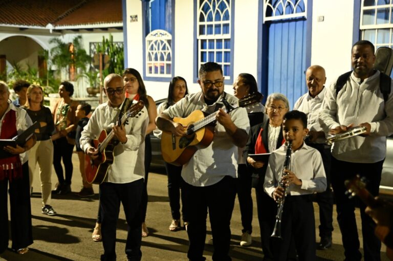 Paracatu em Serenata retorna às ruas com edição especial que une música, teatro e circo