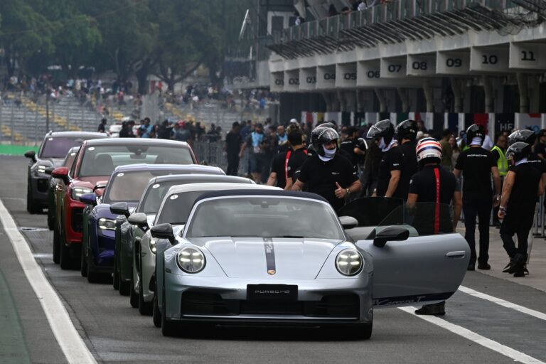 Clientes Porsche Bamaq vivem experiência exclusiva em Interlagos durante abertura da Porsche Cup Brasil