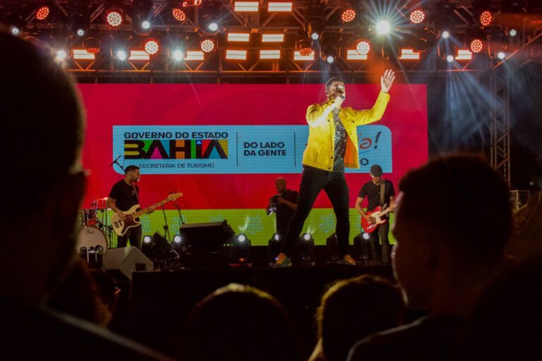 Em Itapetinga, com o seu pop rock, Eric Carvalho agita o público no gospel, “Jesus Vida Verão 2026”