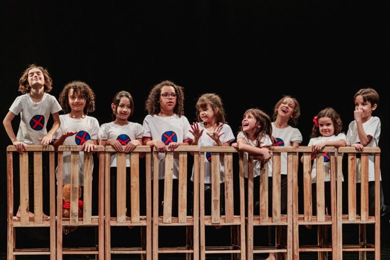 Trupe de Truões oferece oficina de teatro gratuita para crianças de escolas públicas