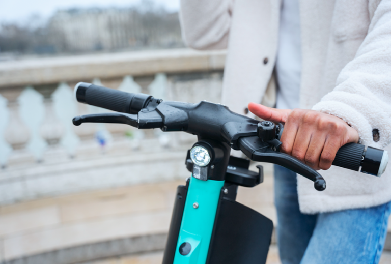 Maio Amarelo: ortopedista alerta para aumento de traumas com bicicletas elétricas e impacto na saúde dos pacientes