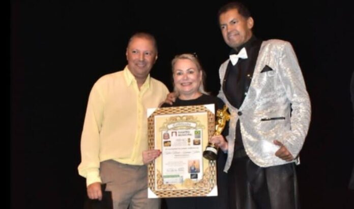ADRI TOLARDO E LUCIANO SILVA RECEBEM PRÊMIO DE DESTAQUE NO THEATRO MUNICIPAL DE SÃO PAULO (1) Fotos: Domingos Domingues e Conceitoh Filmes