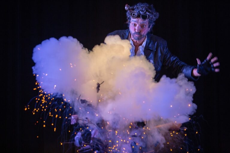 Mostra de teatro para crianças começa neste final de semana com espetáculo sobre crise climática