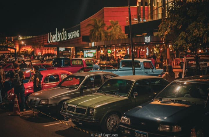 Clássicos sobre rodas movimentam noite de quinta-feira no Uberlândia Shopping